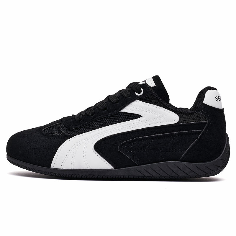 AAA 1955-yildan beri krossovkalar