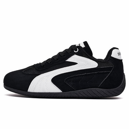 AAA 1955-yildan beri krossovkalar