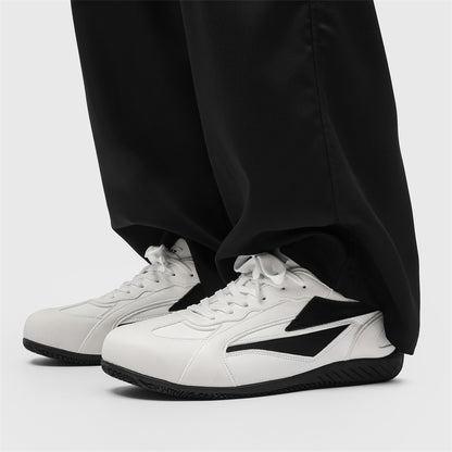 Erkaklar AAA 1955-yildan beri krossovkalar