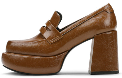 Charlz va Keyt ayollar poyabzali