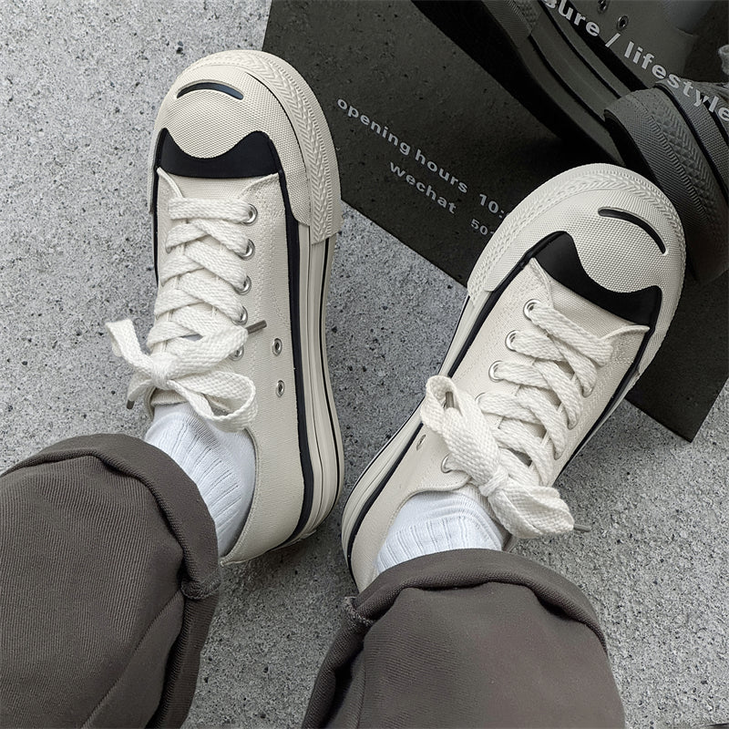 AAA 1955-yildan beri krossovkalar