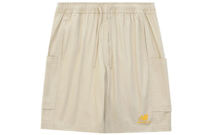 Erkaklar uchun New Balance Solid logotipli bosma to'rli to'g'ri atletik shortilar, bej