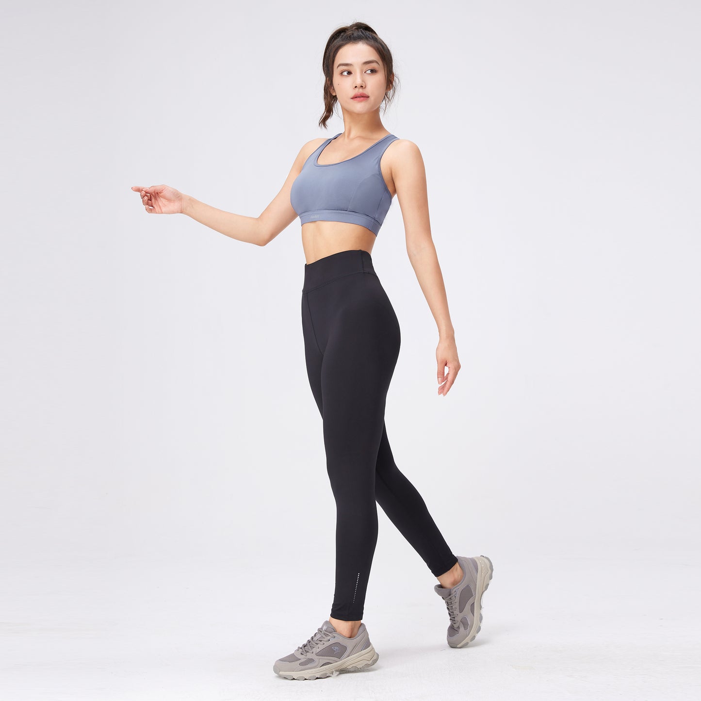 Ayollar uchun tuya sport kostyumi