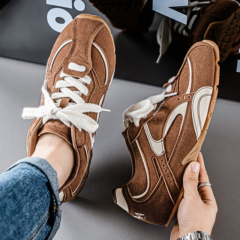 Erkaklar AAA 1955-yildan beri krossovkalar