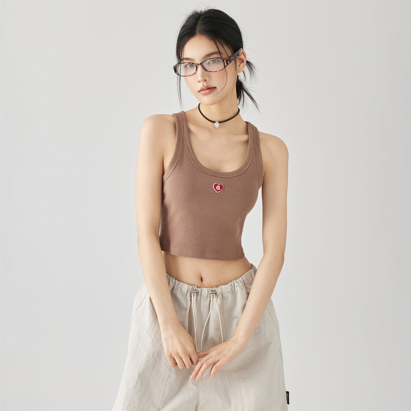 Golfkrossning asosiy modellari kashtado'zlikni yaxshi ko'radi tashqi kiyim yengsiz kamzulga kalta shirin salqin uslubdagi achchiq qizning pastki ichki qismi yuqori yelek ayollar