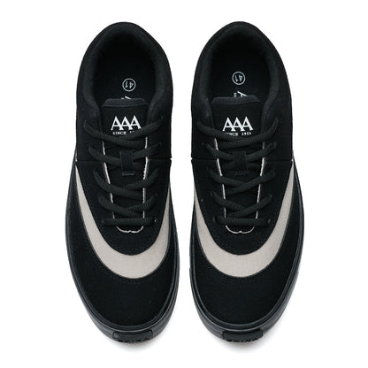 Erkaklar AAA 1955-yildan beri krossovkalar