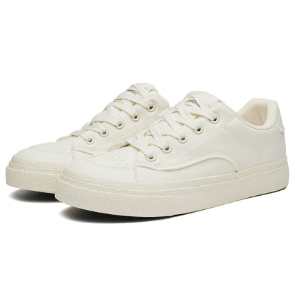 Erkaklar AAA 1955-yildan beri krossovkalar