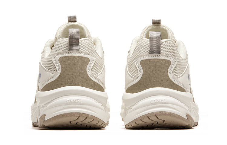 Ayollar uchun tuya krossovkalari