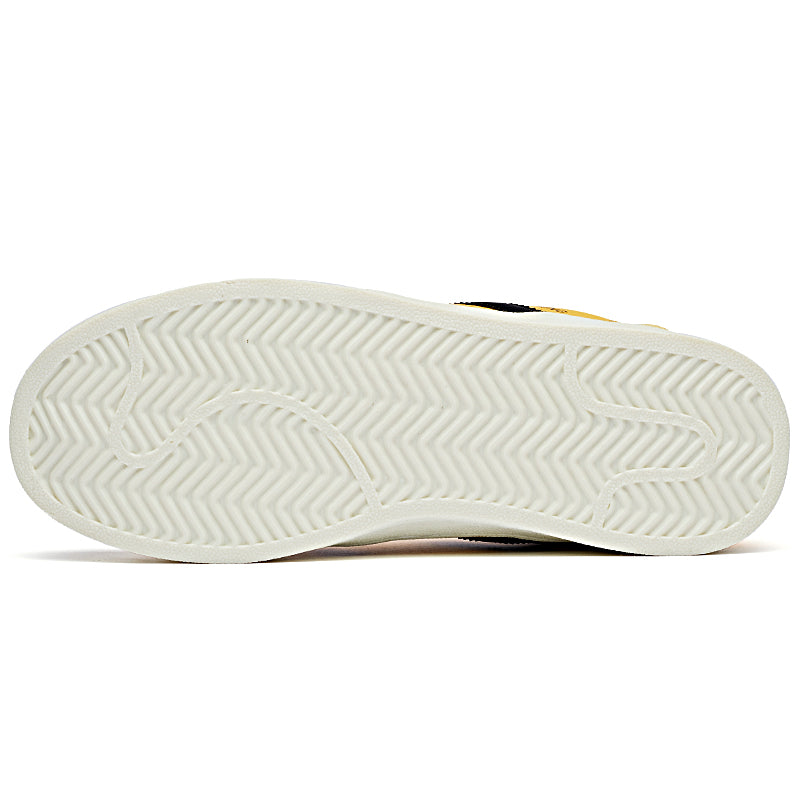 AAA 1955-yildan beri krossovkalar