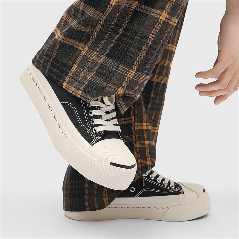 AAA 1955-yildan beri krossovkalar