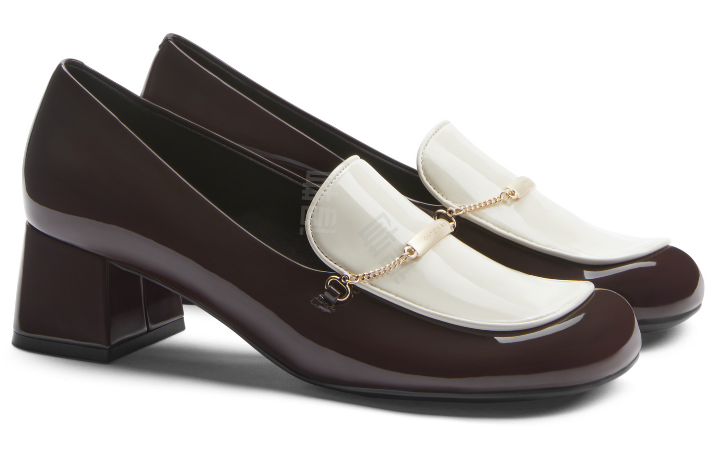 Charlz va Keyt ayollar loaferlari