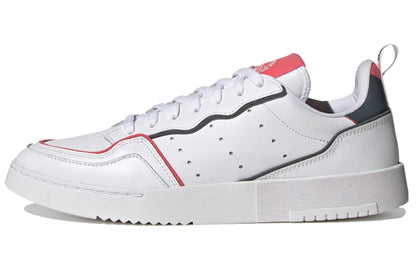 Ayollar krossovkalari va Adidas Super Court -