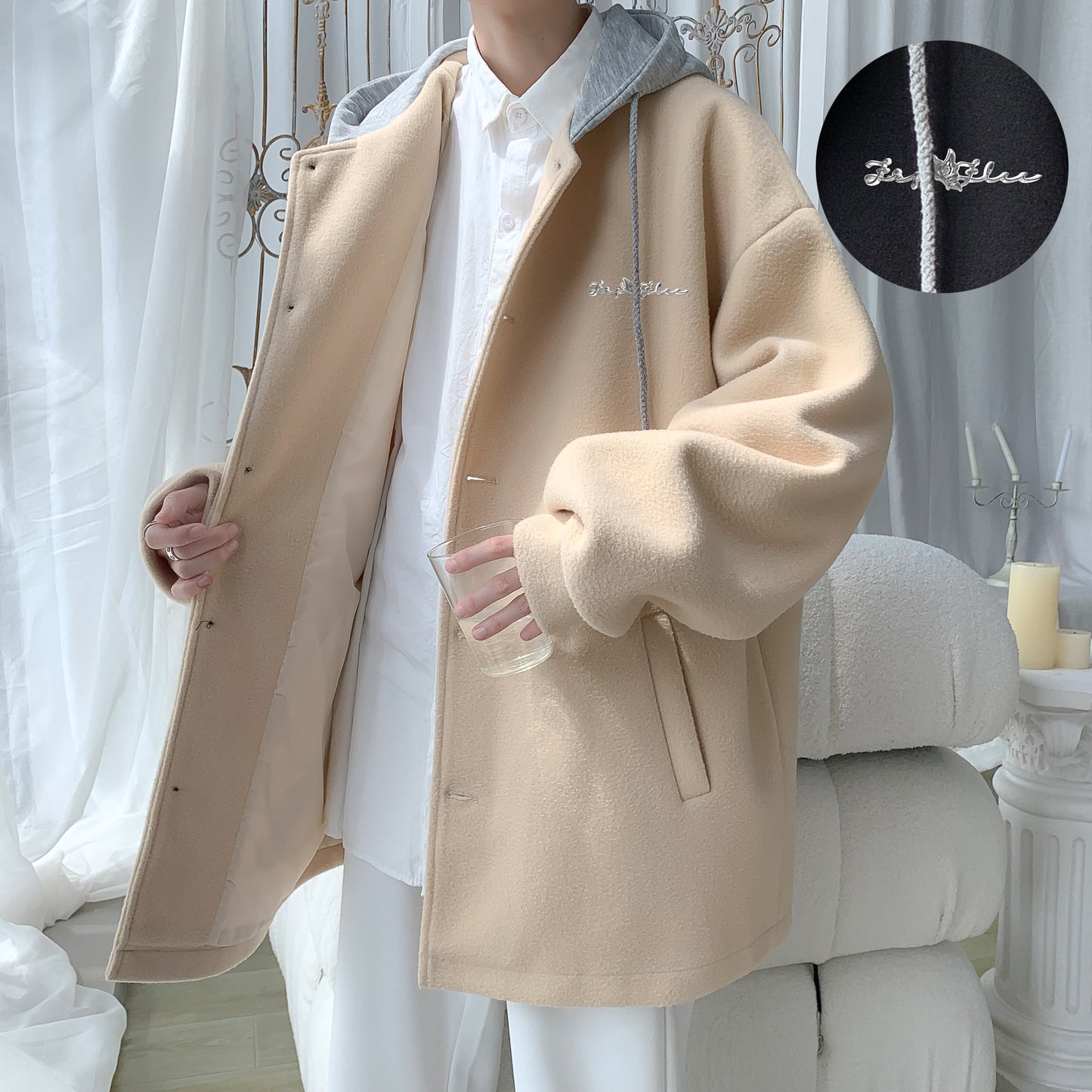 Frq Amerika retro qalpoqli bir ko'krakli o'rta uzunlikdagi Britaniya uslubidagi keng o'lchamli ko'ylagi universal brend logotipi dizayni kapalak tugmachalari pinlar nom plitasi Gonkong uslubidagi bir xil rangdagi erkaklar va ayollar