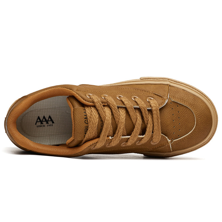 Erkaklar AAA 1955-yildan beri krossovkalar