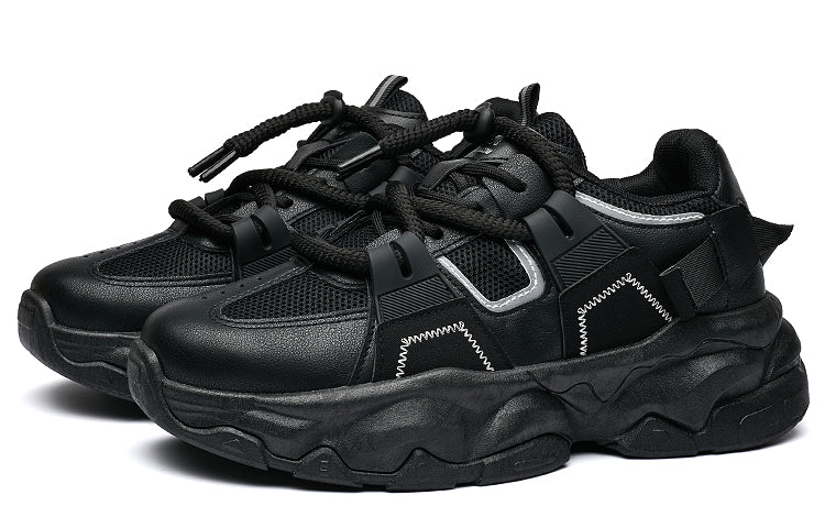 Erkaklar AAA 1955-yildan beri krossovkalar