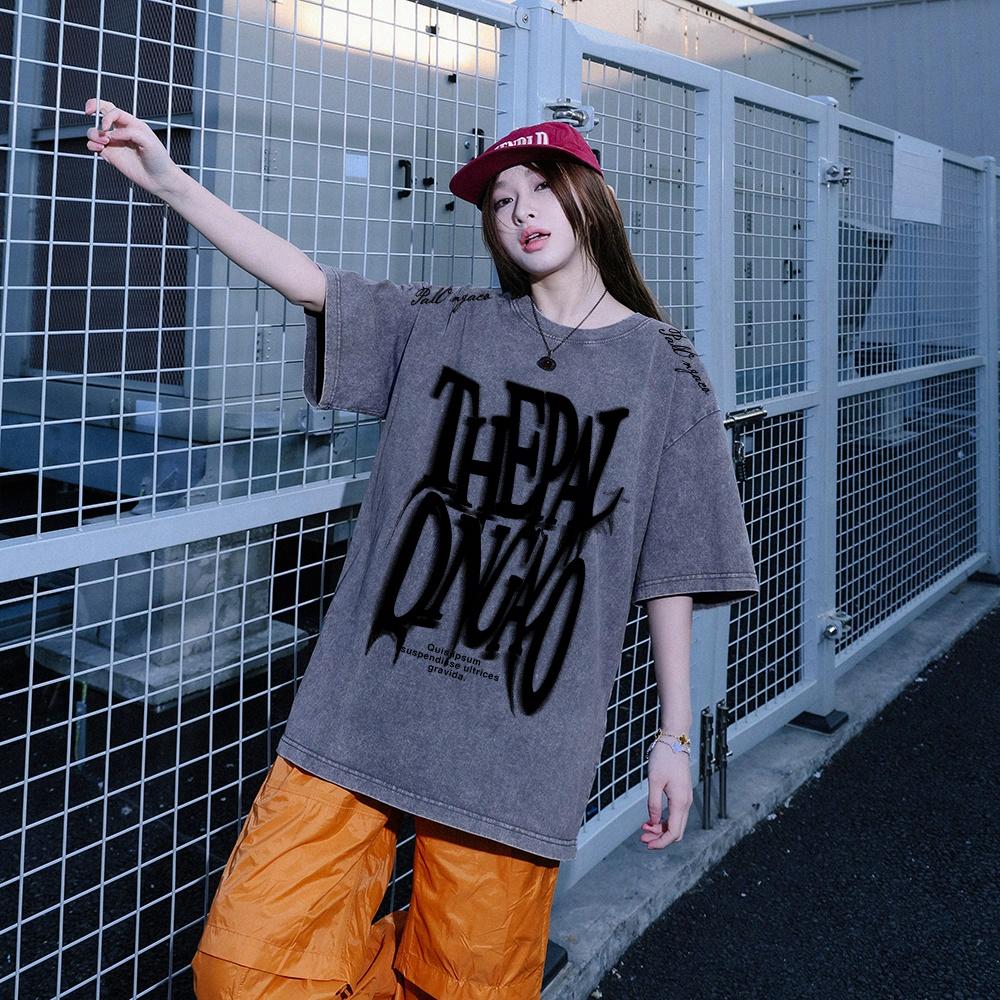 Pal ongaco qisqa yengi yuvilgan va siqilgan retro amerikacha futbolka erkaklar va ayollar uchun dazmollanadigan bokeh harflari bilan