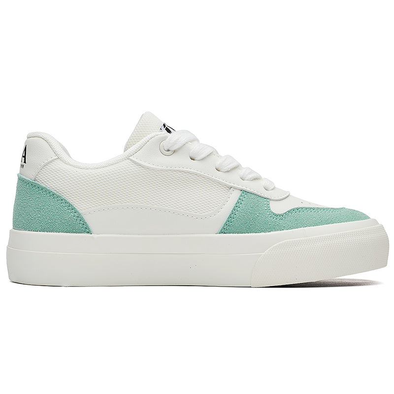 AAA 1955-yildan beri krossovkalar