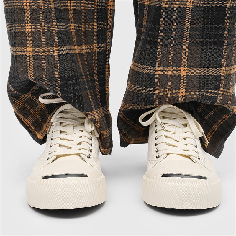 AAA 1955-yildan beri krossovkalar