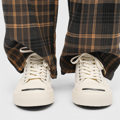 AAA 1955-yildan beri krossovkalar