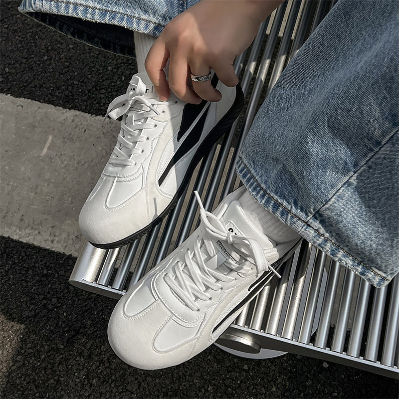 Erkaklar AAA 1955-yildan beri krossovkalar