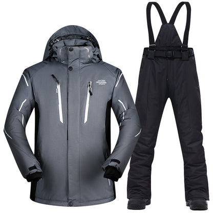 Poum erkaklar chang'i kostyumi