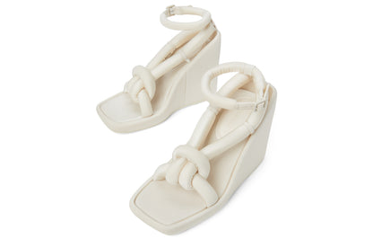 Charlz va Keyt ayollar sandallari