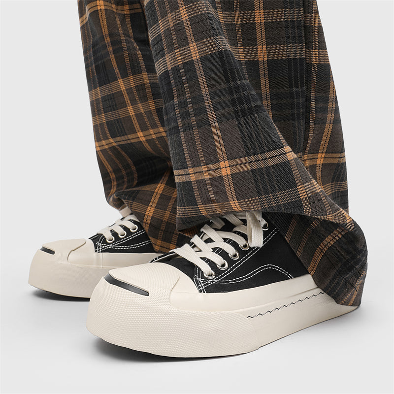 AAA 1955-yildan beri krossovkalar