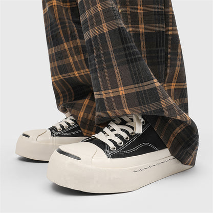 AAA 1955-yildan beri krossovkalar