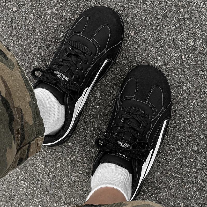 Erkaklar AAA 1955-yildan beri krossovkalar