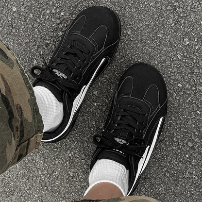 Erkaklar AAA 1955-yildan beri krossovkalar