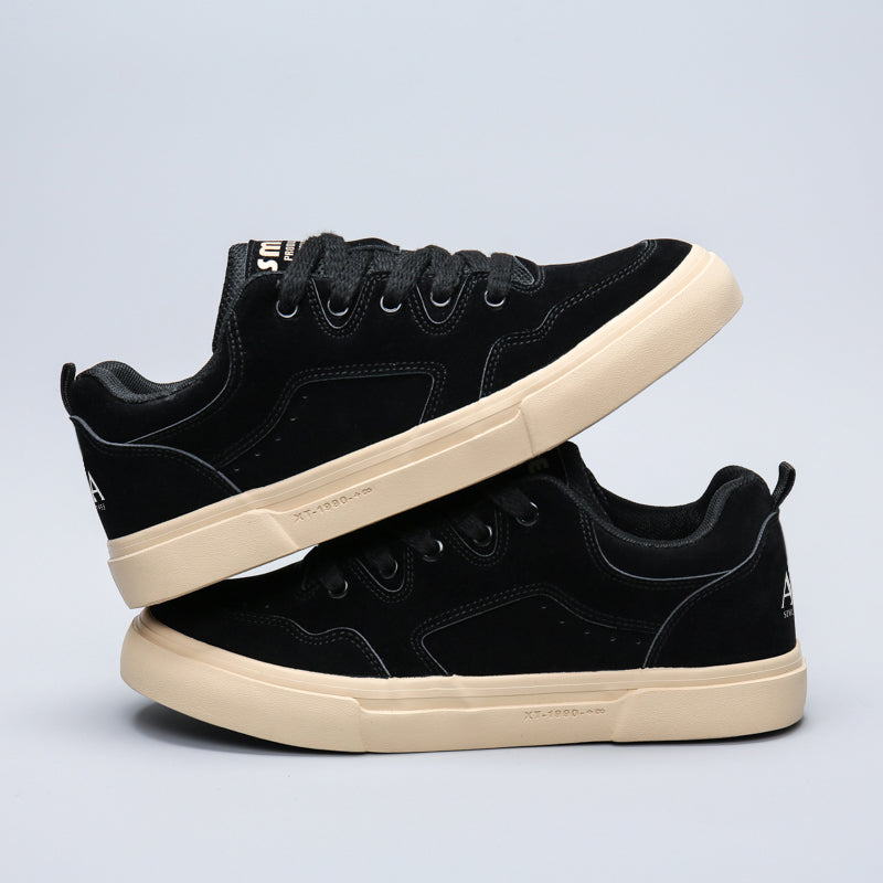 Erkaklar AAA 1955-yildan beri krossovkalar