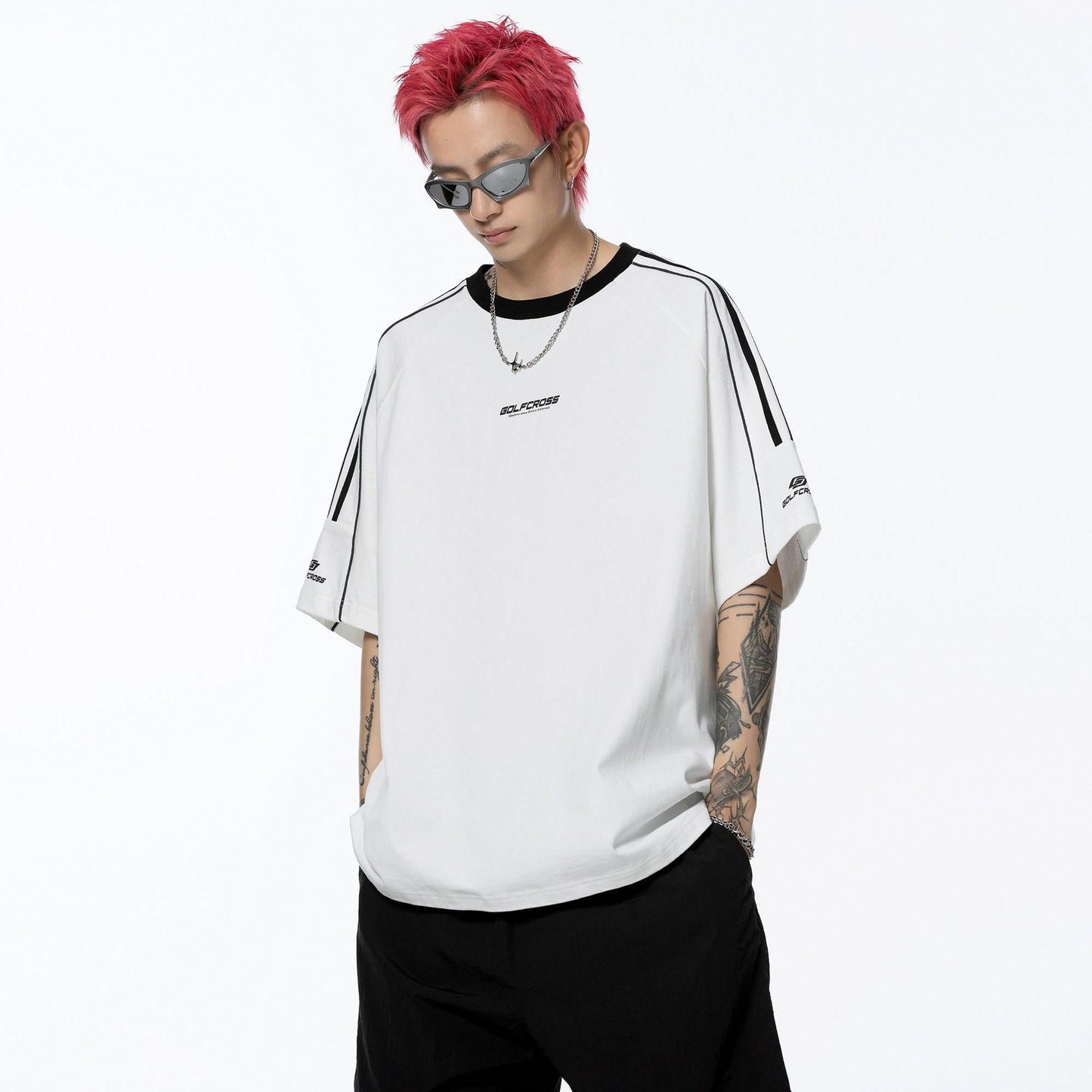 Kollej uslubidagi golfkross rangli to'qnashuv lentasi chiziqli yelkali yengli dumaloq bo'yinli qisqa yengli futbolka bir xil paragrafli erkaklar va ayollar