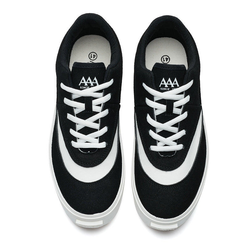 Erkaklar AAA 1955-yildan beri krossovkalar