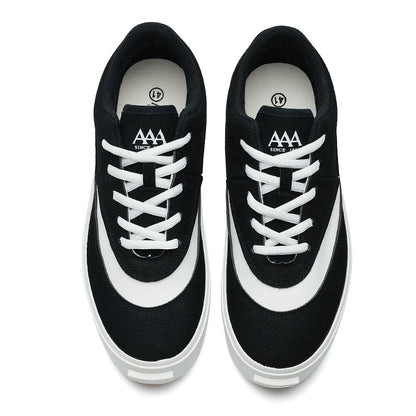 Erkaklar AAA 1955-yildan beri krossovkalar