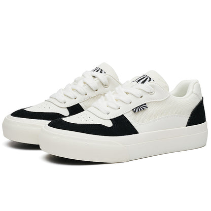 AAA 1955-yildan beri krossovkalar