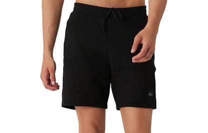 Alo Yoga Erkaklar uchun tekis rangli to'rli nafas oladigan tennis shorti