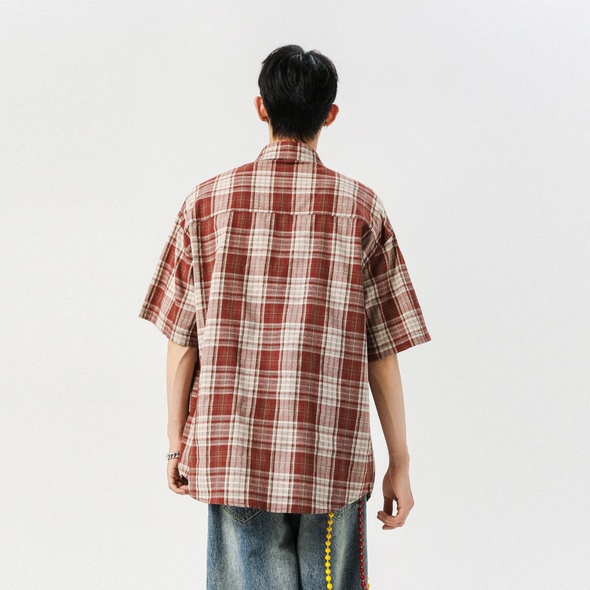 Igoi amerikalik retro yuzlik, bir xil paragrafli, erkin yupqa kesmali, yelkali, kalta yengli erkaklar va ayollar ko'ylagi