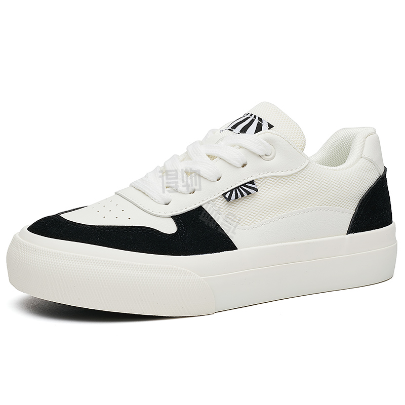 AAA 1955-yildan beri krossovkalar