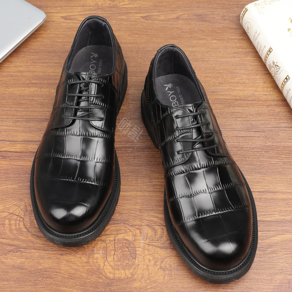 Erkaklar uchun Playboy poyabzallari