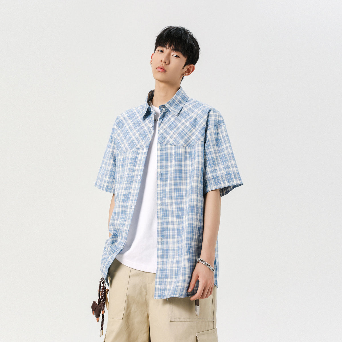 Balog'atga etmagan yaponiyalik Igoi har kuni bir xil modeldagi erkaklar va ayollarning qisqa yengli ko'ylaklari