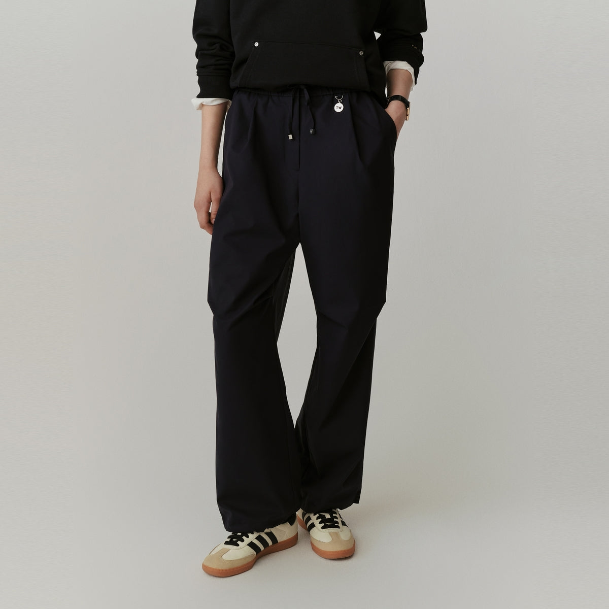 Teenie Weenie Bear, bir tekis rangli, to'g'ri oyoqli oddiy ayollar shimlari