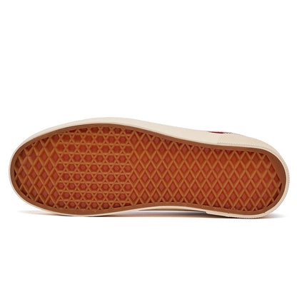 Erkaklar AAA 1955-yildan beri krossovkalar