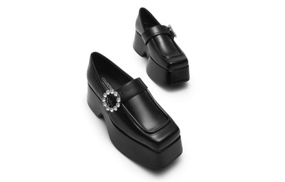 Charlz va Keyt ayollar loaferlari