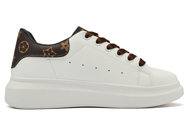 AAA 1955-yildan beri krossovkalar