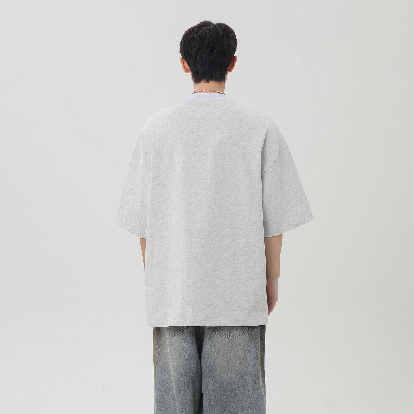 Paddy Julia bir xil rangdagi asosiy dekonstruksiya qilingan birlashma dizayn hissi yelkali bo'sh ko'p qirrali oddiy shamol qutisi versiyasi pastki qismdagi kalta yengli futbolka erkaklar va ayollar bir xil modellar