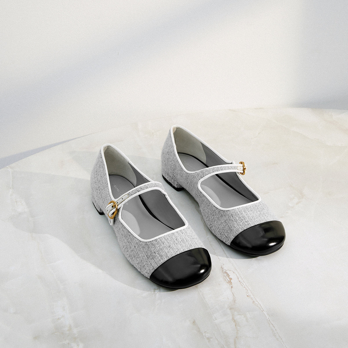 Charlz va Keyt ayollar poyabzali