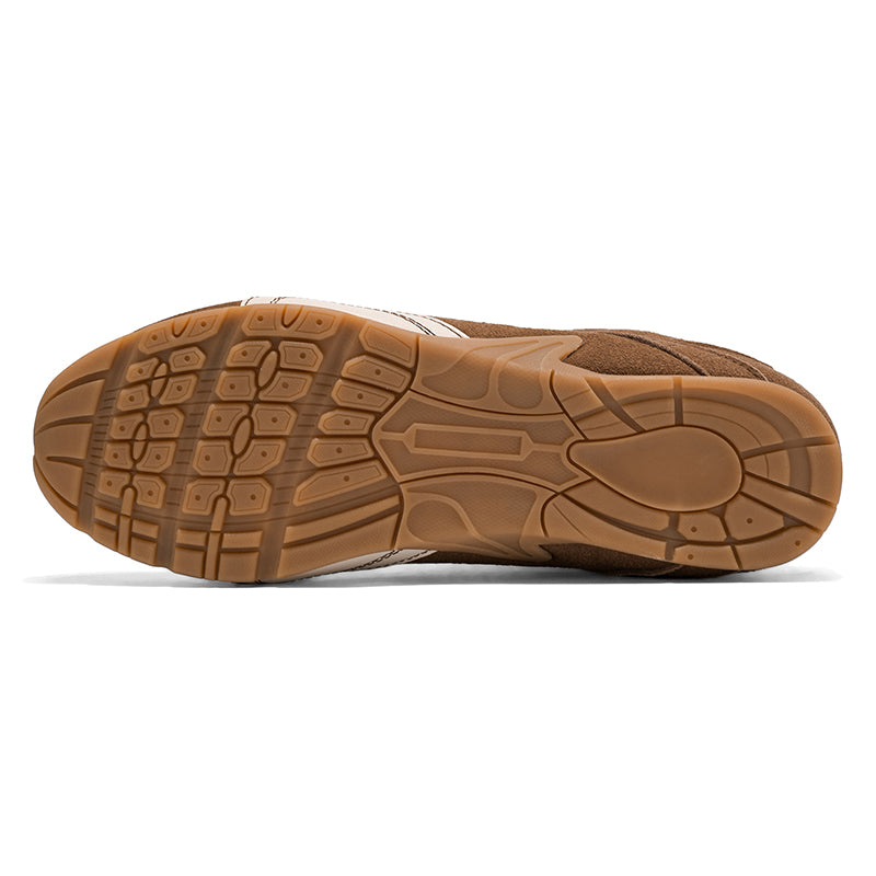 Erkaklar AAA 1955-yildan beri krossovkalar