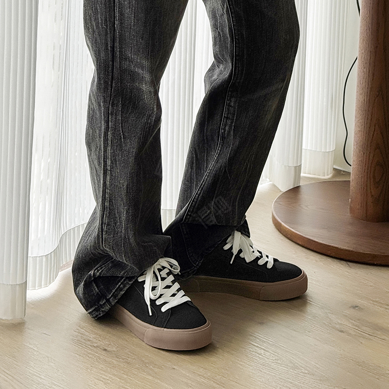 Erkaklar uchun Kaiser krossovkalari