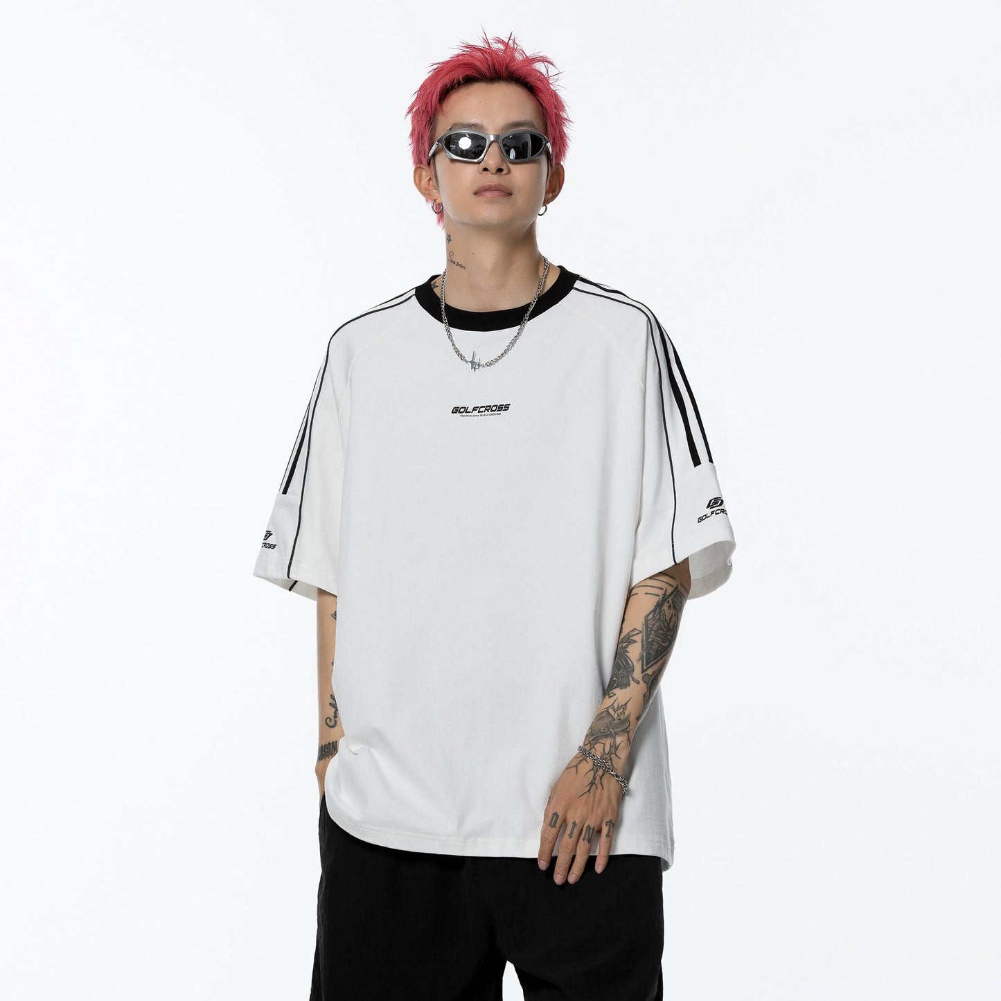 Kollej uslubidagi golfkross rangli to'qnashuv lentasi chiziqli yelkali yengli dumaloq bo'yinli qisqa yengli futbolka bir xil paragrafli erkaklar va ayollar