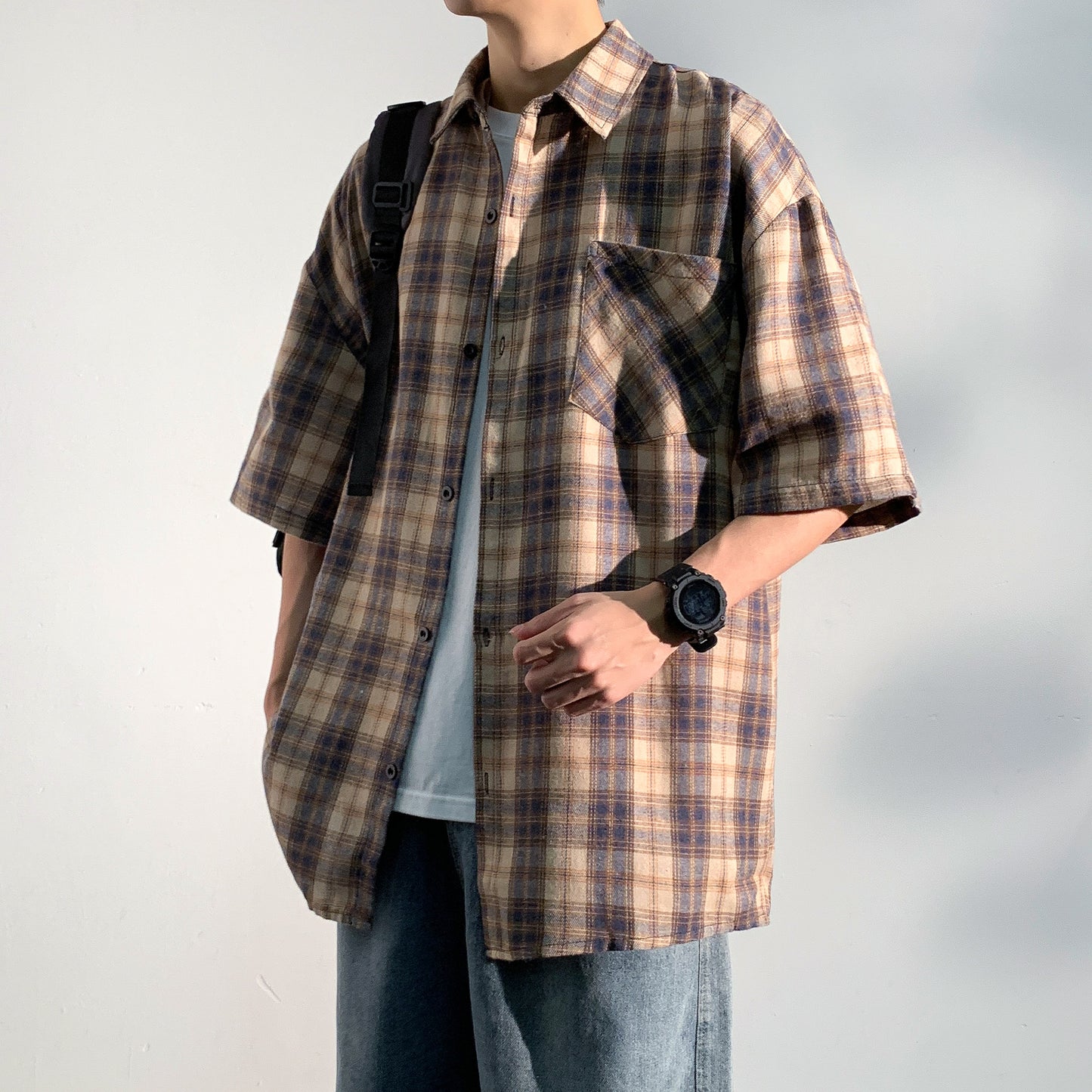 Hvga Amerika retro asosiy modellari plashli birlashma to'qnashuv rangli yarim yengli ko'ylak ko'ylagi ter singdirish nafas oladigan yupqa bo'sh katta o'lchamli talabalar partiyasi qisqa qisma ko'ylak erkaklar va ayollar modellari